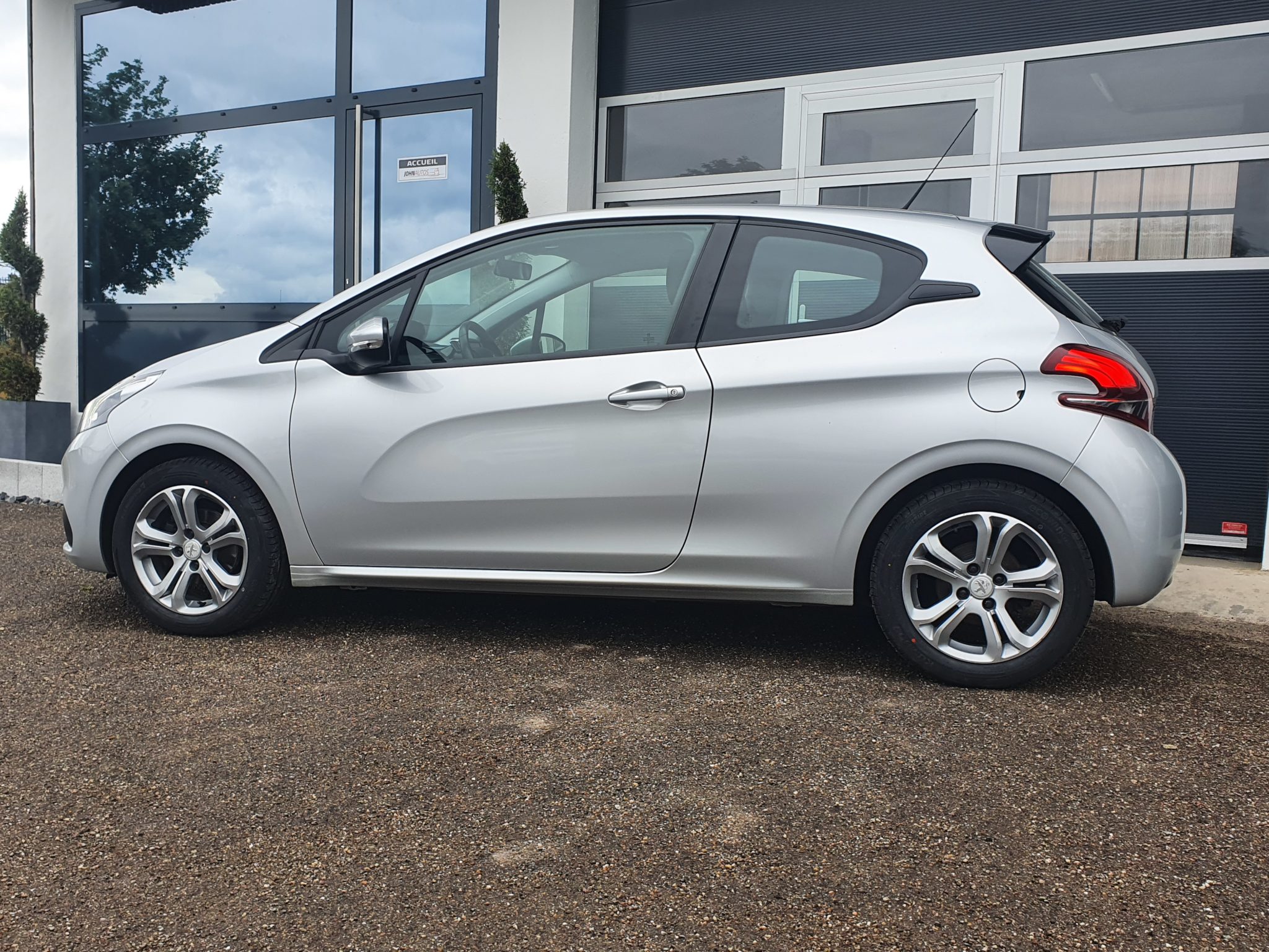 Peugeot 208 1 6BlueHDi 100 CV John Auto ERSTEIN